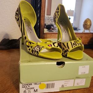 Sexy and rare womens heal brand new never wore
